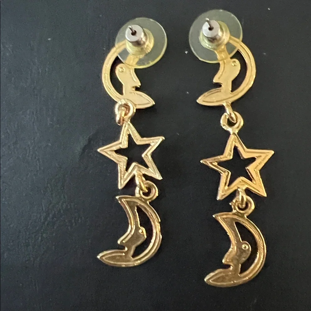 MOON and STARS NWOT GOLD TONE PIERCED 2” DANGLE EARRINGS IN GIFT BOX.